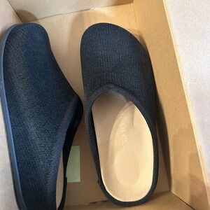 NIB Rothy’s Black ReVelvet Casual Clog size 8